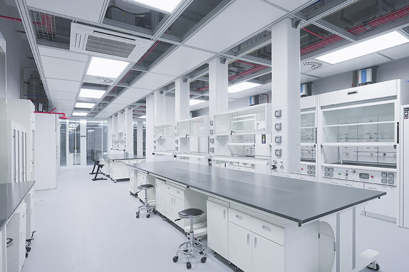 八步实验室革新：安全与科技的现代融合